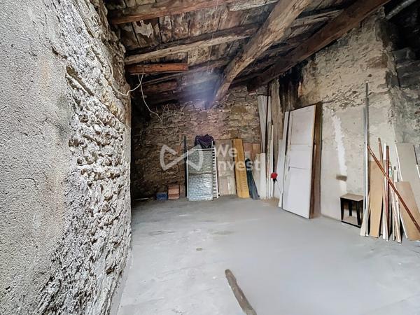 Maison de ville de type 5 avec 4 chambres et combles aménageables.