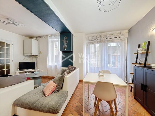 Maison de ville de type 5 avec 4 chambres et combles aménageables.