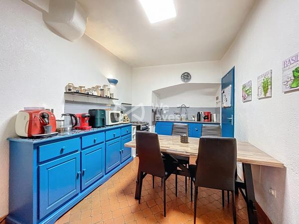Maison de ville de type 5 avec 4 chambres et combles aménageables.