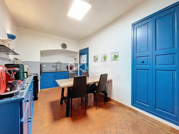 Maison de ville de type 5 avec 4 chambres et combles aménageables.