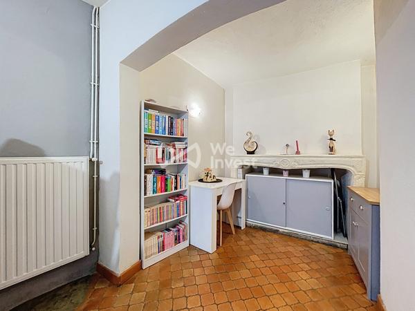 Maison de ville de type 5 avec 4 chambres et combles aménageables.