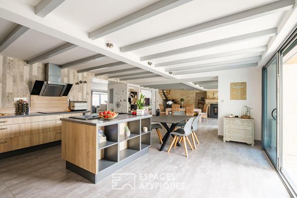 Confort de plain-pied et éco performance : propriété avec piscine au coeur du bourg