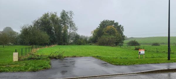 terrain à bâtir viabilisé au calme à la campagne