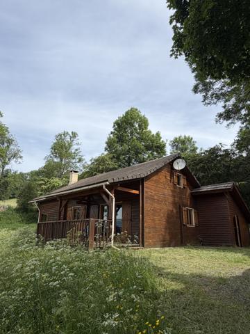 *SOUS COMROMIS* CHALET SUR LES HAUTEURS DE LAVEISSIERE