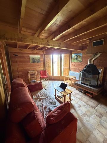 *SOUS COMROMIS* CHALET SUR LES HAUTEURS DE LAVEISSIERE