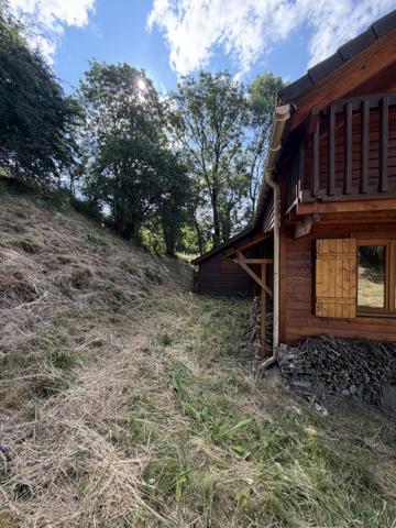*SOUS COMROMIS* CHALET SUR LES HAUTEURS DE LAVEISSIERE
