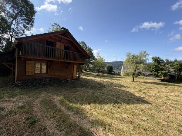 *SOUS COMROMIS* CHALET SUR LES HAUTEURS DE LAVEISSIERE