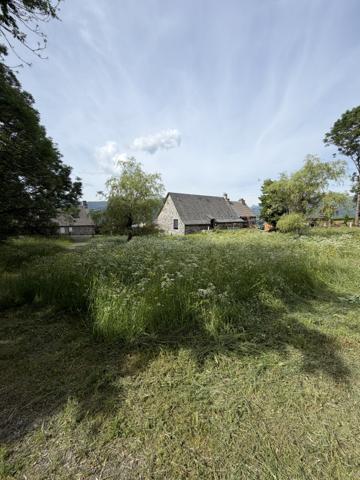 *SOUS COMROMIS* CHALET SUR LES HAUTEURS DE LAVEISSIERE
