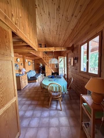 *SOUS COMROMIS* CHALET SUR LES HAUTEURS DE LAVEISSIERE