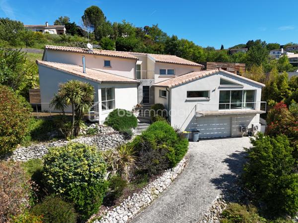 Sur les hauteurs confidentielles de Lauzerville, cette villa contemporaine s’inscrit dans une position dominante rare, ouverte sur les Pyrénées et les coteaux environnants. Ici, tout a été pensé pour capter la lumière et offrir une qualité de vie aussi élégante que fluide.

Dès les premiers pas, les volumes impressionnent. La pièce de vie, spectaculaire avec ses 80 m² et sa hauteur sous plafond, est entièrement tournée vers l’extérieur. La lumière y circule librement, du matin au soir, créant une atmosphère chaleureuse et apaisante. La cuisine ouverte, prolongée par une arrière-cuisine discrète, s’intègre naturellement dans cet espace de réception.

Un second salon, sublimé par un poêle à bois suspendu, invite à des moments plus intimes. Modulable, il peut devenir une suite supplémentaire ou un espace indépendant selon les envies.

La suite parentale de 30 m² environ, offre un véritable espace privé : dressing, salle d’eau et accès à une terrasse confidentielle avec jacuzzi… un lieu à part, à l’abri des regards.

À l’étage, une mezzanine ouverte sur le séjour prolonge cette sensation d’espace et distribue trois chambres. En point d’orgue, une terrasse en dernier niveau, esprit tropézienne, offre un panorama privilégié, à savourer en toute intimité.

Les prestations se prolongent en sous-sol avec des espaces rares : salle de cinéma, espace sport ou loisirs, vaste garage… autant de mètres carrés supplémentaires qui participent pleinement au confort de vie.

À l’extérieur, les aménagements ont été pensés avec soin : lignes épurées, jardin minéral facile d’entretien, piscine bordée d’une plage carrelée, et plusieurs terrasses aux ambiances différentes pour profiter de chaque moment de la journée.

Discrète depuis la rue, généreuse dans ses volumes, baignée de lumière et ouverte sur l’horizon, cette propriété offre un équilibre subtil entre intimité et espace, confort et élégance.
Un bien à part, pour une clientèle en recherche de qualité de vie autant que de prestations.

Visite virtuelle et plans disponibles sur demande.

Contactez Stéphanie Crozier, votre conseiller immobilier, spécialiste du secteur.
Collaboration inter-agences acceptée dans le respect des règles de partage, afin de maximiser les opportunités pour les acquéreurs et les vendeurs.

***********************************************************************************************

Set in a confidential, elevated position in Lauzerville, this contemporary villa enjoys a rare dominant setting with open views over the Pyrenees and surrounding hills. Every detail has been designed to maximise natural light and offer an elegant, effortless lifestyle.

From the moment you enter, the sense of space is striking. The impressive 80 sqm living area, enhanced by high ceilings, is fully oriented towards the outdoors. Natural light flows throughout the day, creating a warm and peaceful atmosphere. The open-plan kitchen, complemented by a discreet utility room, integrates seamlessly into this beautiful reception space.

A second lounge, featuring a suspended wood-burning stove, provides a more intimate setting. Flexible in its layout, it can easily be converted into an additional suite or independent living area.

The master suite, approximately 30 sqm, offers a true private retreat with dressing room, shower room, and direct access to a secluded terrace with jacuzzi — a peaceful space, completely private.

Upstairs, a mezzanine overlooking the living area enhances the feeling of openness and leads to three bedrooms. At the top level, a rooftop terrace in a “tropézienne” style offers a privileged panorama, perfect for enjoying in total privacy.

The lower ground floor further enhances the property with rare additional spaces: a home cinema room, fitness or leisure area, and a large garage. These generous volumes significantly contribute to everyday comfort.

Outside, the landscaped areas have been thoughtfully designed: clean architectural lines, low-maintenance mineral garden, tiled pool terrace, and multiple outdoor spaces with different orientations, allowing you to enjoy every moment of the day.

Discreet from the street yet generous in volume, flooded with natural light and open to the horizon, this property offers a subtle balance between privacy and space, comfort and elegance.

A truly distinctive home for buyers seeking both lifestyle quality and high-end features.

Virtual tour and floor plans available upon request.

Contact Stéphanie Crozier, your local real estate advisor and area specialist.
Inter-agency collaboration welcomed, in full respect of professional practices, to maximise opportunities for both buyers and sellers.