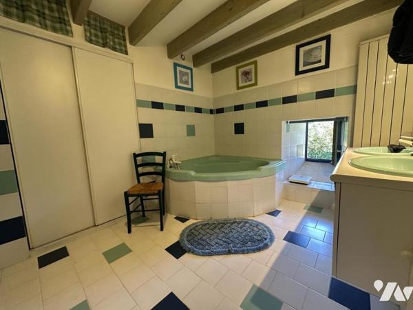 Maison de caractère sur 1.11 ha à Marigné (Les Hauts d'Anjou)