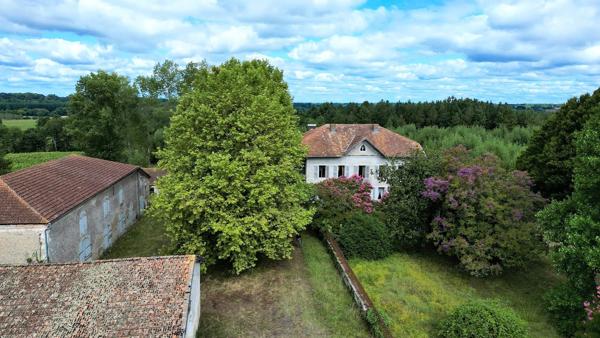 Élégante Maison de Maître XVIIe siècle : Un lieu rare, calme et au potentiel exceptionnel Dax