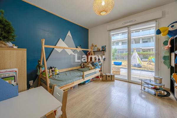 T3 rez de jardin  grand garage 25m²