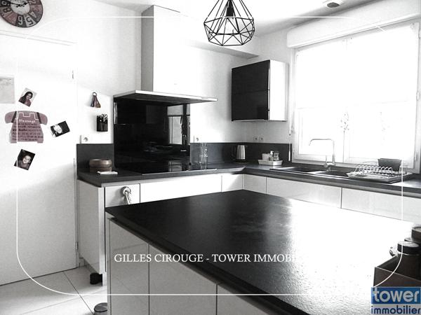 LARMOR-PLAGE: PROCHE DU PORT - LUMINEUSE MAISON FAMILIALE - TRES BEL EXTERIEUR.