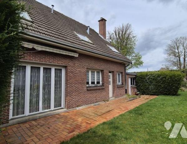 Belle qualité de construction pour ce pavillon des années 80 à proximité de toutes commodités