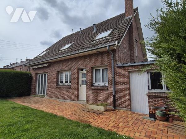 Belle qualité de construction pour ce pavillon des années 80 à proximité de toutes commodités