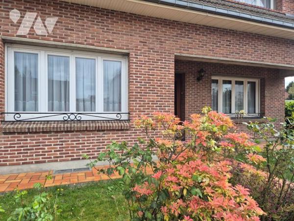 Belle qualité de construction pour ce pavillon des années 80 à proximité de toutes commodités