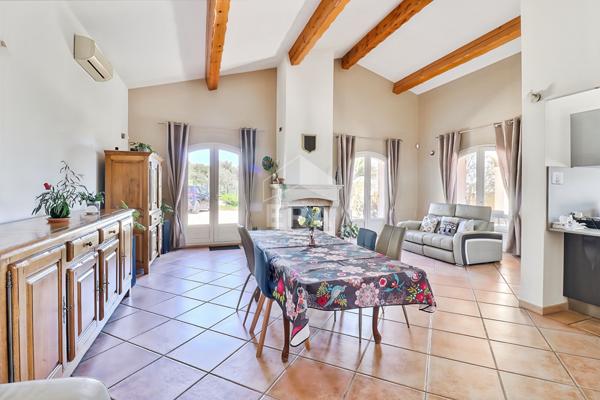 A vendre maison type 5 de 160m2 avec vue dégagée, piscine intérieure et 200 m² à aménager à Ensuès la Redonne 13220