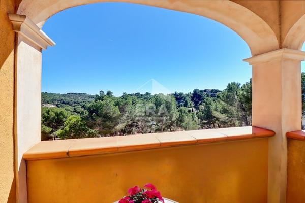 A vendre maison type 5 de 160m2 avec vue dégagée, piscine intérieure et 200 m² à aménager à Ensuès la Redonne 13220