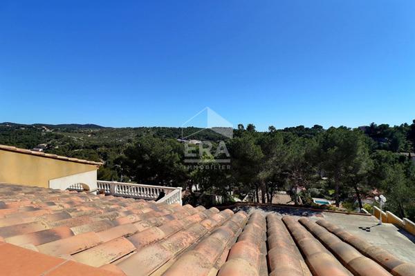 A vendre maison type 5 de 160m2 avec vue dégagée, piscine intérieure et 200 m² à aménager à Ensuès la Redonne 13220
