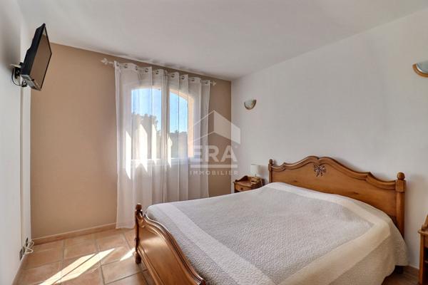 A vendre maison type 5 de 160m2 avec vue dégagée, piscine intérieure et 200 m² à aménager à Ensuès la Redonne 13220