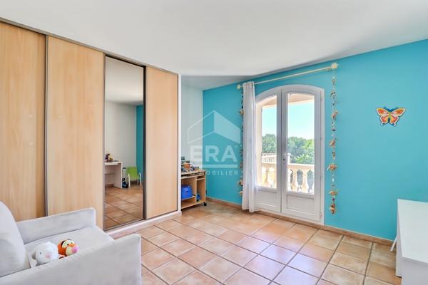 A vendre maison type 5 de 160m2 avec vue dégagée, piscine intérieure et 200 m² à aménager à Ensuès la Redonne 13220