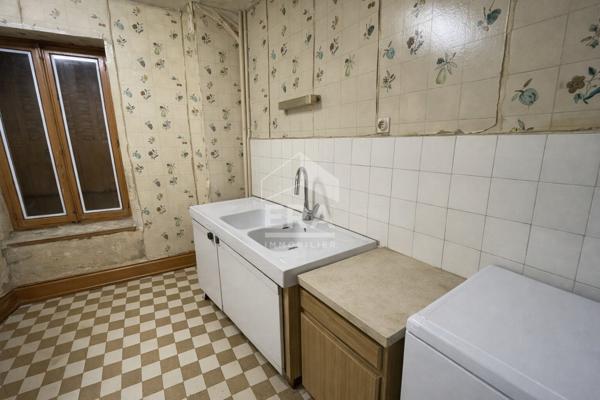 Maison à vendre à Saint-Rambert-en-Bugey - 14 pièces, 210 m² idéal investisseur