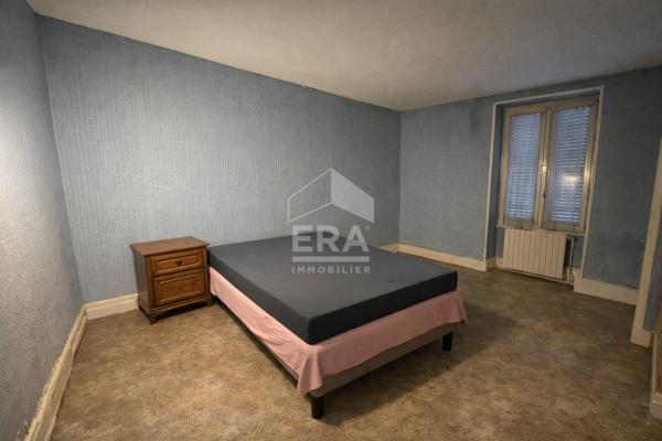 Maison à vendre à Saint-Rambert-en-Bugey - 14 pièces, 210 m² idéal investisseur