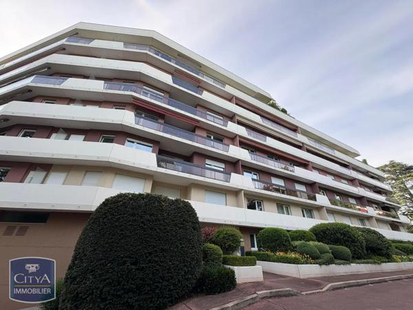 Appartement à louer 1 pièce 41.95m² Écully (69130)