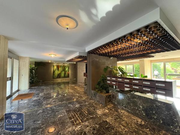Appartement à louer 1 pièce 41.95m² Écully (69130)