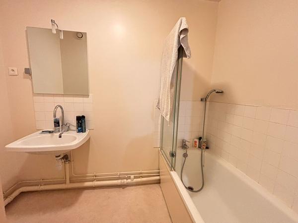 Appartement rénové, centre-ville de La Flèche, résidence recherchée avec ascenseur