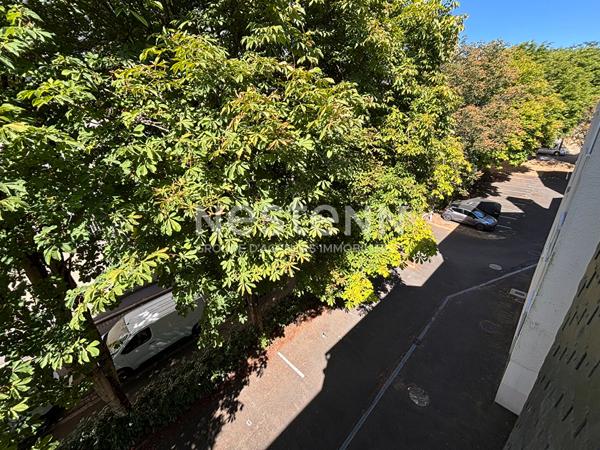 Appartement rénové, centre-ville de La Flèche, résidence recherchée avec ascenseur