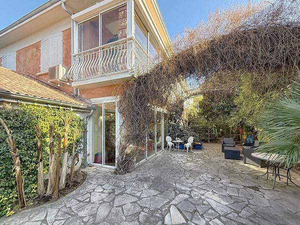 FONTLOZIER Maison atypique et charmante de 273 m² dont espace pro ou appartement indépendant