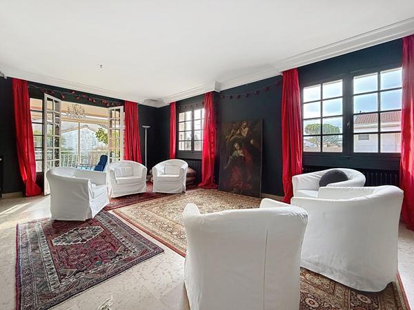 FONTLOZIER Maison atypique et charmante de 273 m² dont espace pro ou appartement indépendant