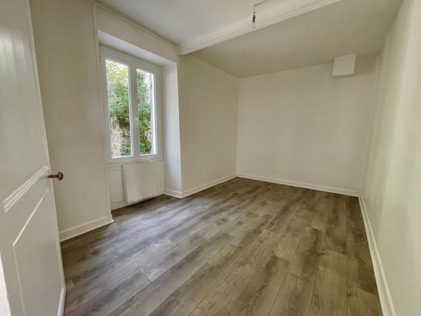 Maisse (91720) Maison 2 chambres, jardinet + bois.