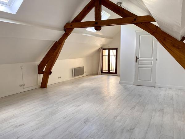 Maisse (91720) Maison 2 chambres, jardinet + bois.