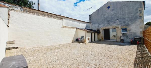 Dpt Charente Maritime (17), à vendre MATHA centre ville maison P4