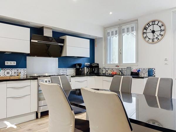 Maison 244 900 € Les Églises-d'Argenteuil 7 p 285 m² DPE D