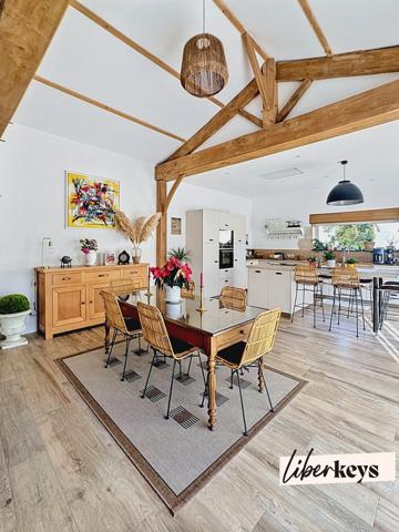 LONGERE DE CARACTÈRE RÉNOVÉE AVEC PRESTATIONS HAUT DE GAMME – 185 m² – ENVIRONNEMENT PRIVILÉGIÉ