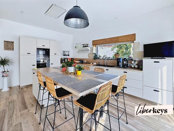 LONGERE DE CARACTÈRE RÉNOVÉE AVEC PRESTATIONS HAUT DE GAMME – 185 m² – ENVIRONNEMENT PRIVILÉGIÉ