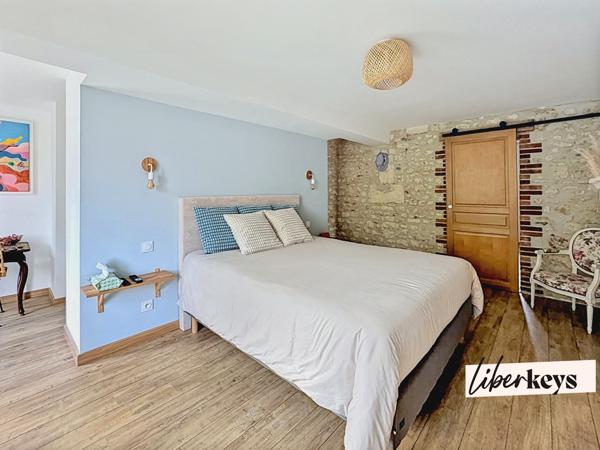 LONGERE DE CARACTÈRE RÉNOVÉE AVEC PRESTATIONS HAUT DE GAMME – 185 m² – ENVIRONNEMENT PRIVILÉGIÉ