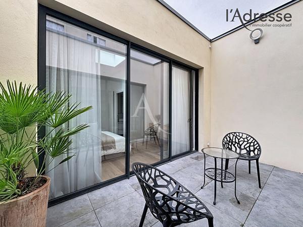 Suresnes République - Appartement d'architecte entièrement rénové - 3 pièces 64m² avec patio - CAVE