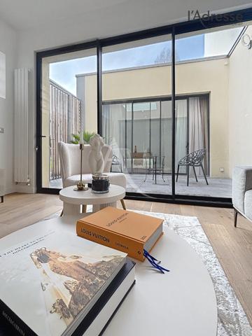 Suresnes République - Appartement d'architecte entièrement rénové - 3 pièces 64m² avec patio - CAVE