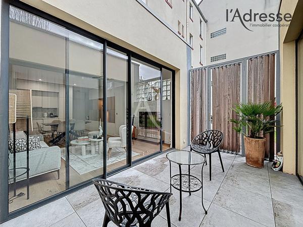 Suresnes République - Appartement d'architecte entièrement rénové - 3 pièces 64m² avec patio - CAVE