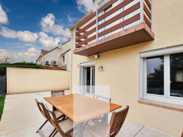 Émerainville (77184) 77184 - EMERAINVILLE - MAISON 7 PIÈCES - 115m² - ENTIÈREMENT RÉNOVÉE - 5 CHAMBRES