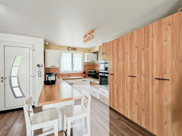 Émerainville (77184) 77184 - EMERAINVILLE - MAISON 7 PIÈCES - 115m² - ENTIÈREMENT RÉNOVÉE - 5 CHAMBRES