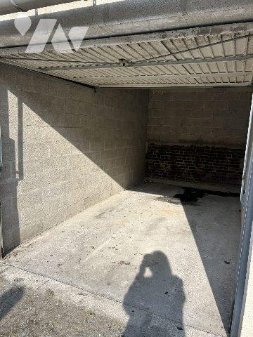 ENSEMBLE DE 16 GARAGES LOUES