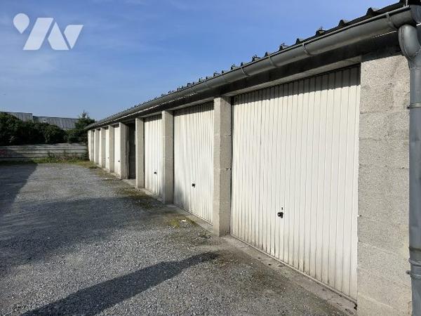 ENSEMBLE DE 16 GARAGES LOUES