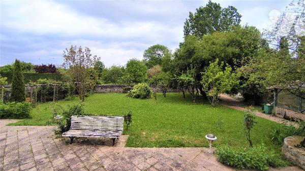 PROPRIETE 5 CHAMBRES AVEC VERANDA, JARDIN CLOS ET DEPENDANCES