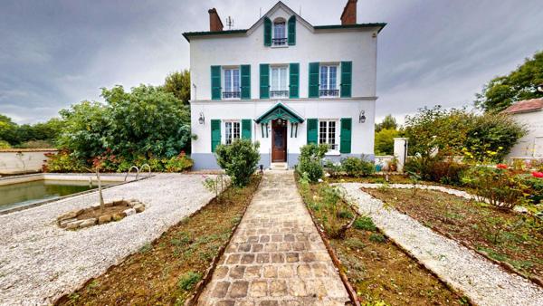 MAISON BOURGEOISE  229 M2 + dépendance 155 m2 PRIX  467900